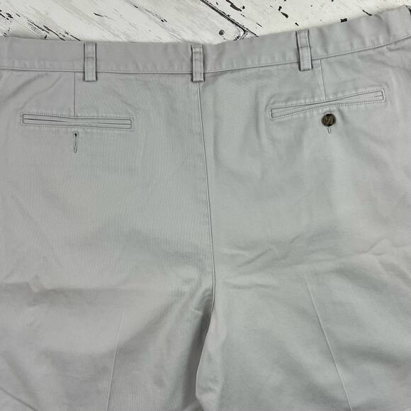 L.L. Bean comfort waist shorts men’s 44 inseam 8” beige pleated front - Picture 4 of 6